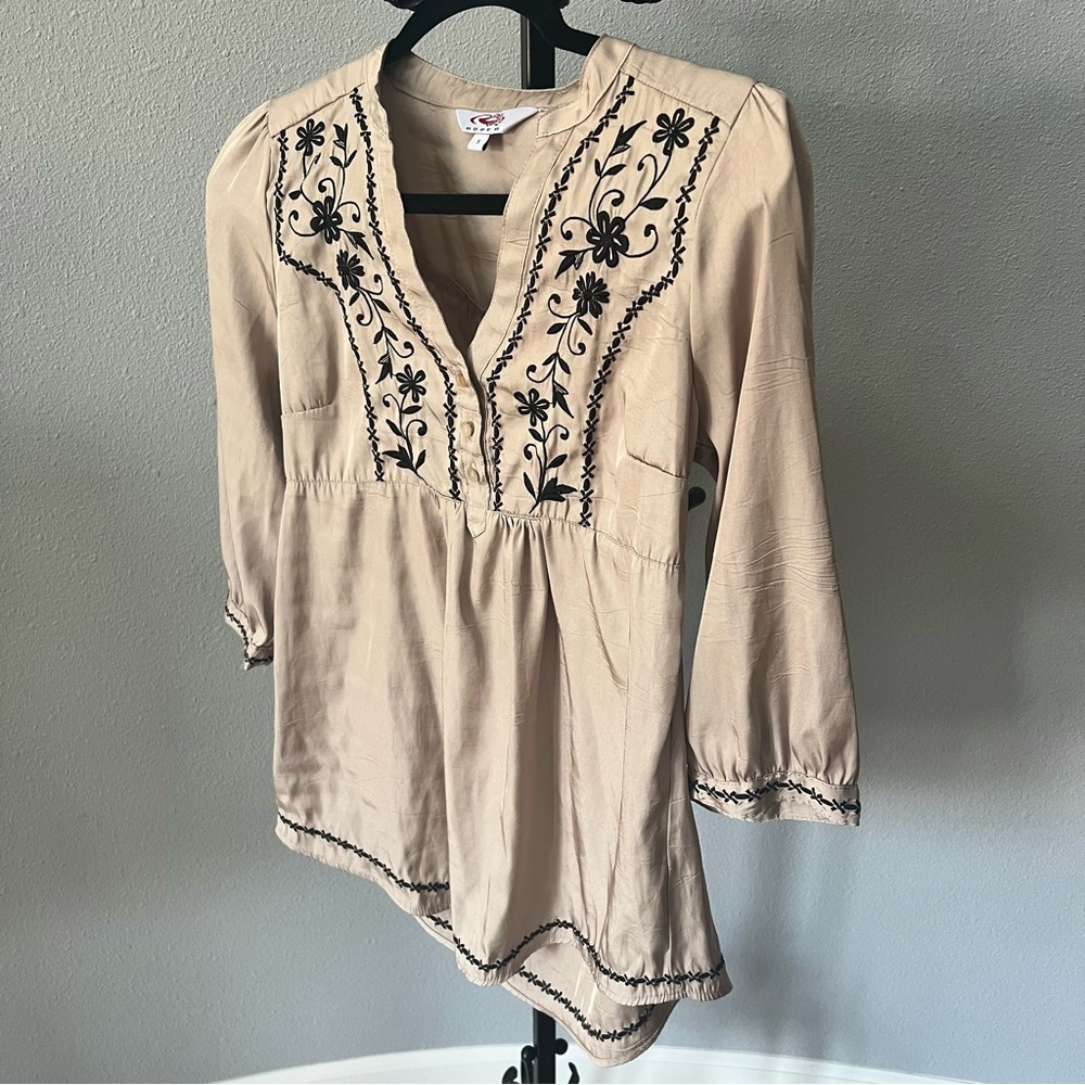 Roper Tan Tunic Blouse with Black Floral Embroidery 3/4 Sleeve - Picture 3 of 9